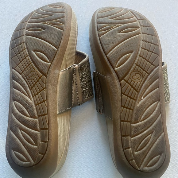 BareTraps Metallic Slide Sandals - Picture 3 of 3